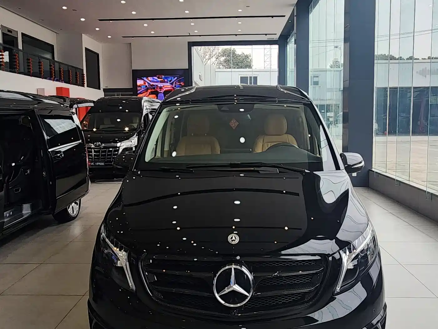 Mercedes-Benz V-Class 2022 V 260 L Long Wheelbase Prestige Edition фото 2