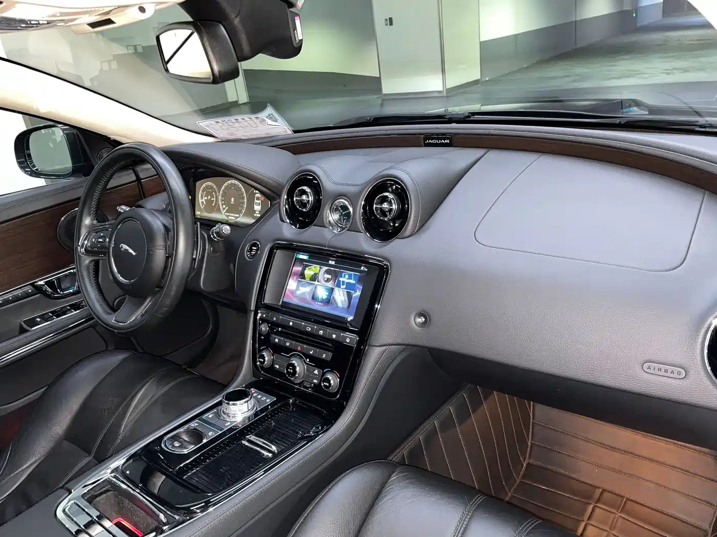 JAGUAR XJ