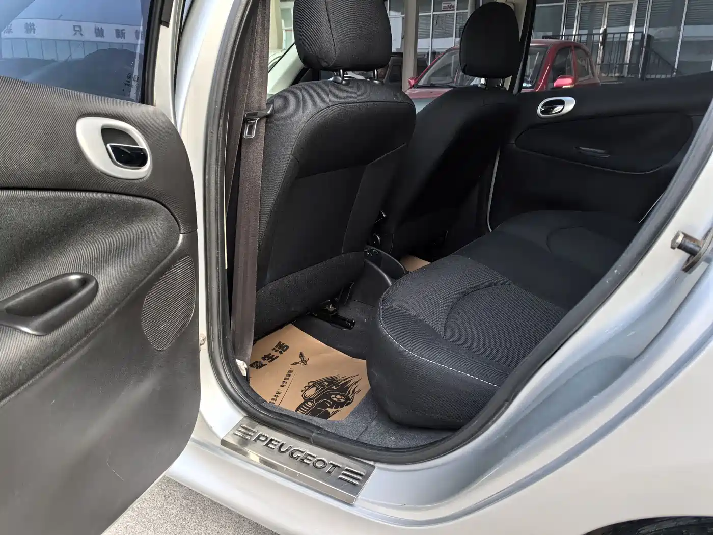Peugeot 207 2009 Sedan 1.4L Manual Pinle Edition фото 6