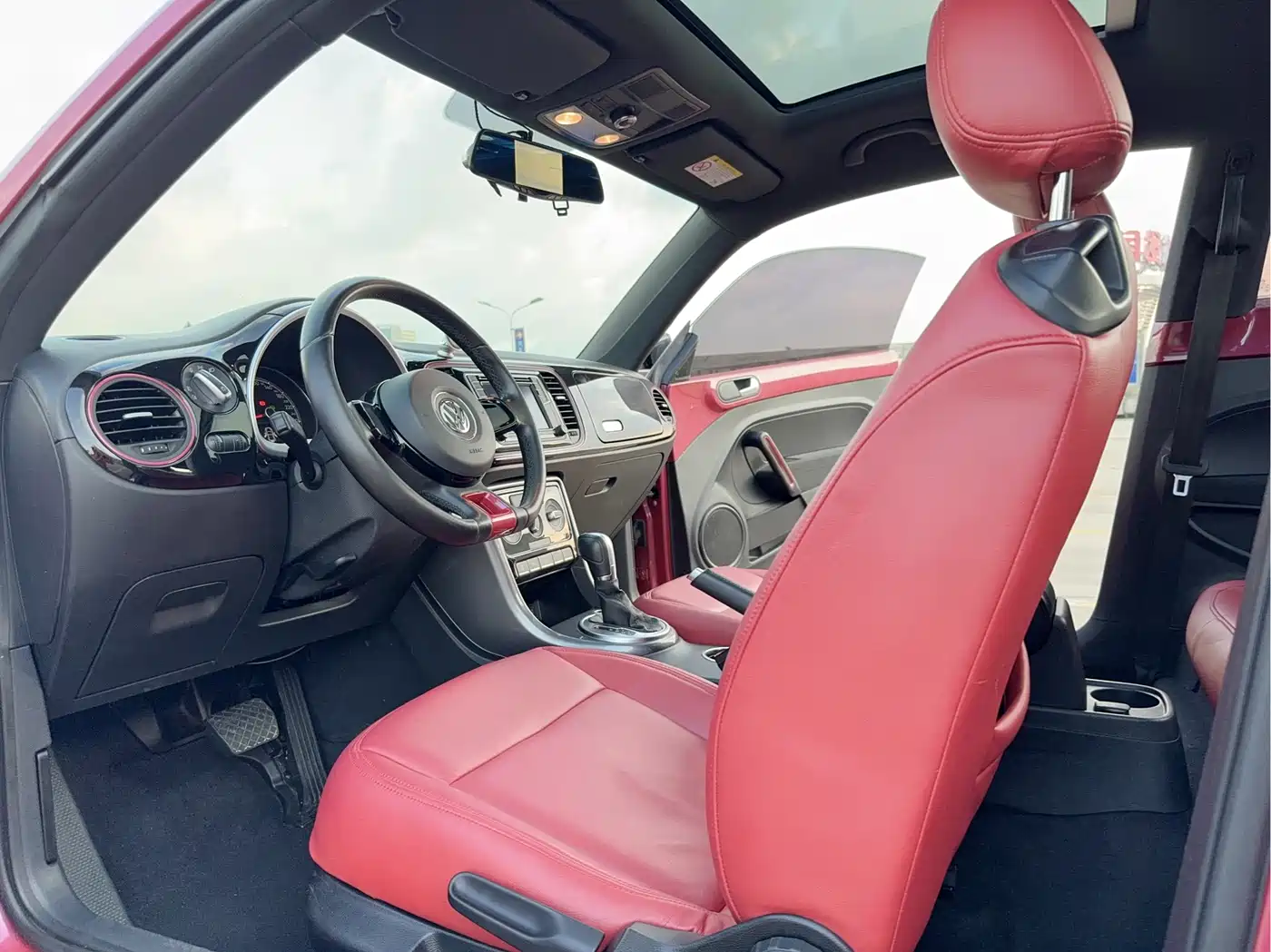 Volkswagen Beetle 2017 180TSI Pink Edition фото 10