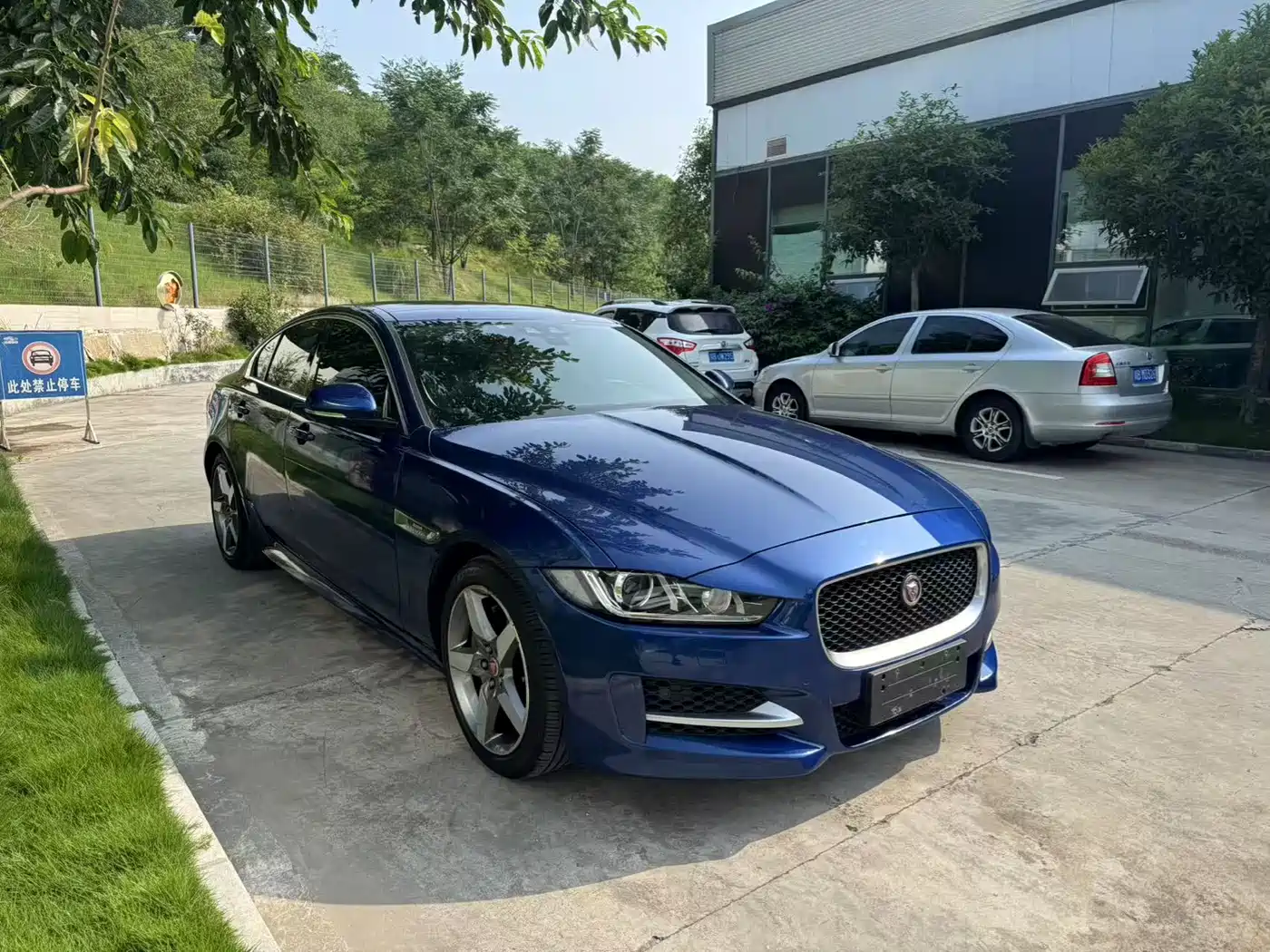 Jaguar XE 2016 2015 2.0T 200PS R-Sport