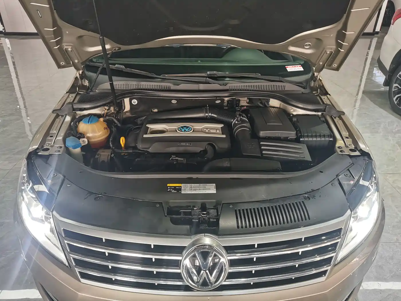 Volkswagen FAW-Volkswagen CC 2016 Model 1.8TSI Luxury фото 9