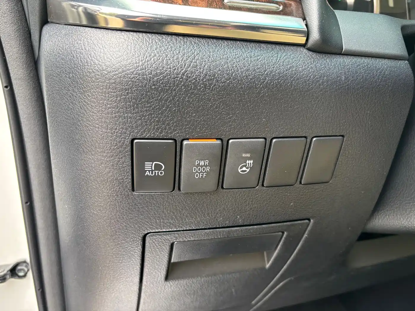 Toyota Alphard 2019 Hybrid 2.5L Luxury фото 13
