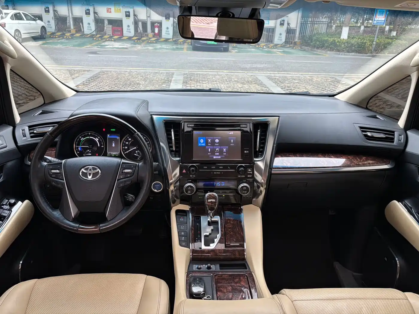 Toyota Alphard 2019 Hybrid 2.5L Luxury фото 9