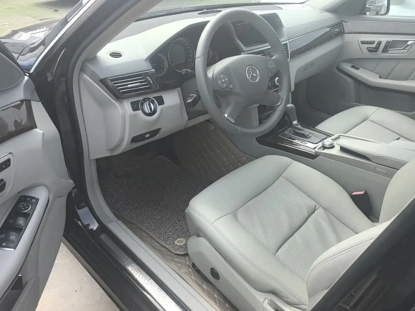 Mercedes-Benz E-Class 2010 E 300 L Fashion фото 4