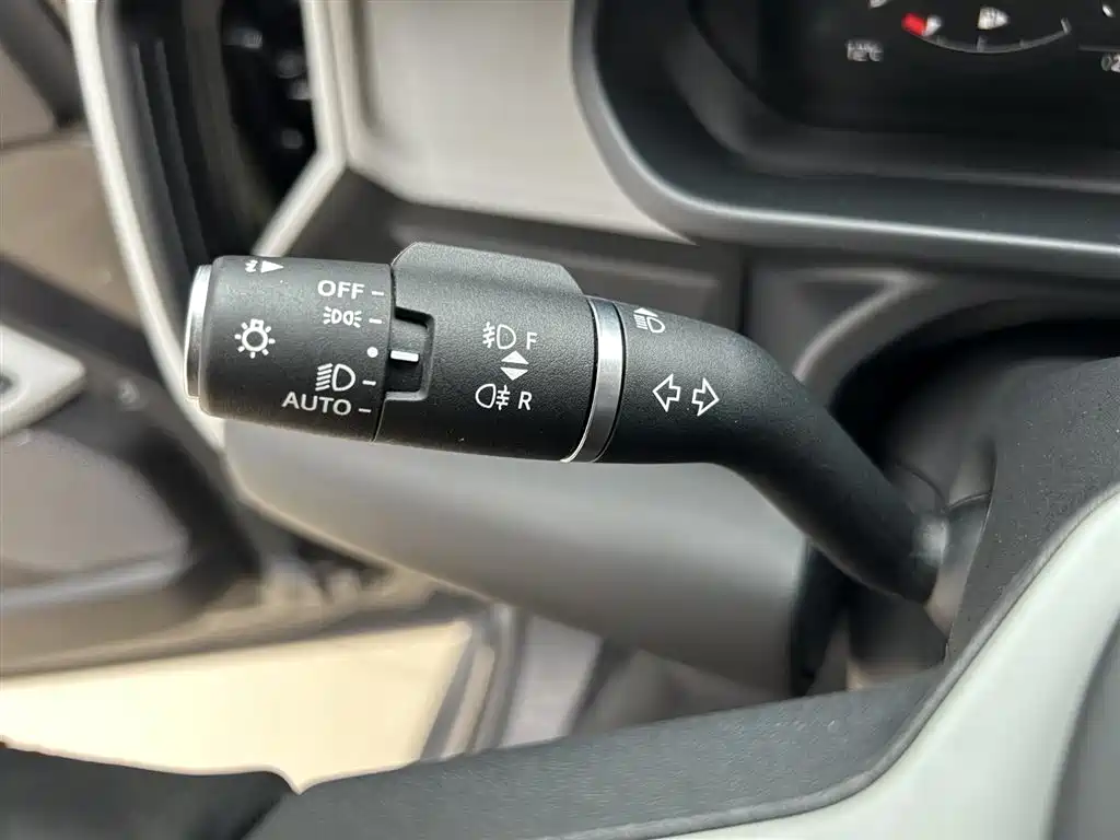 Land Rover Defender 2023 Model 110 3.0T P400 Dark Special Edition фото 9