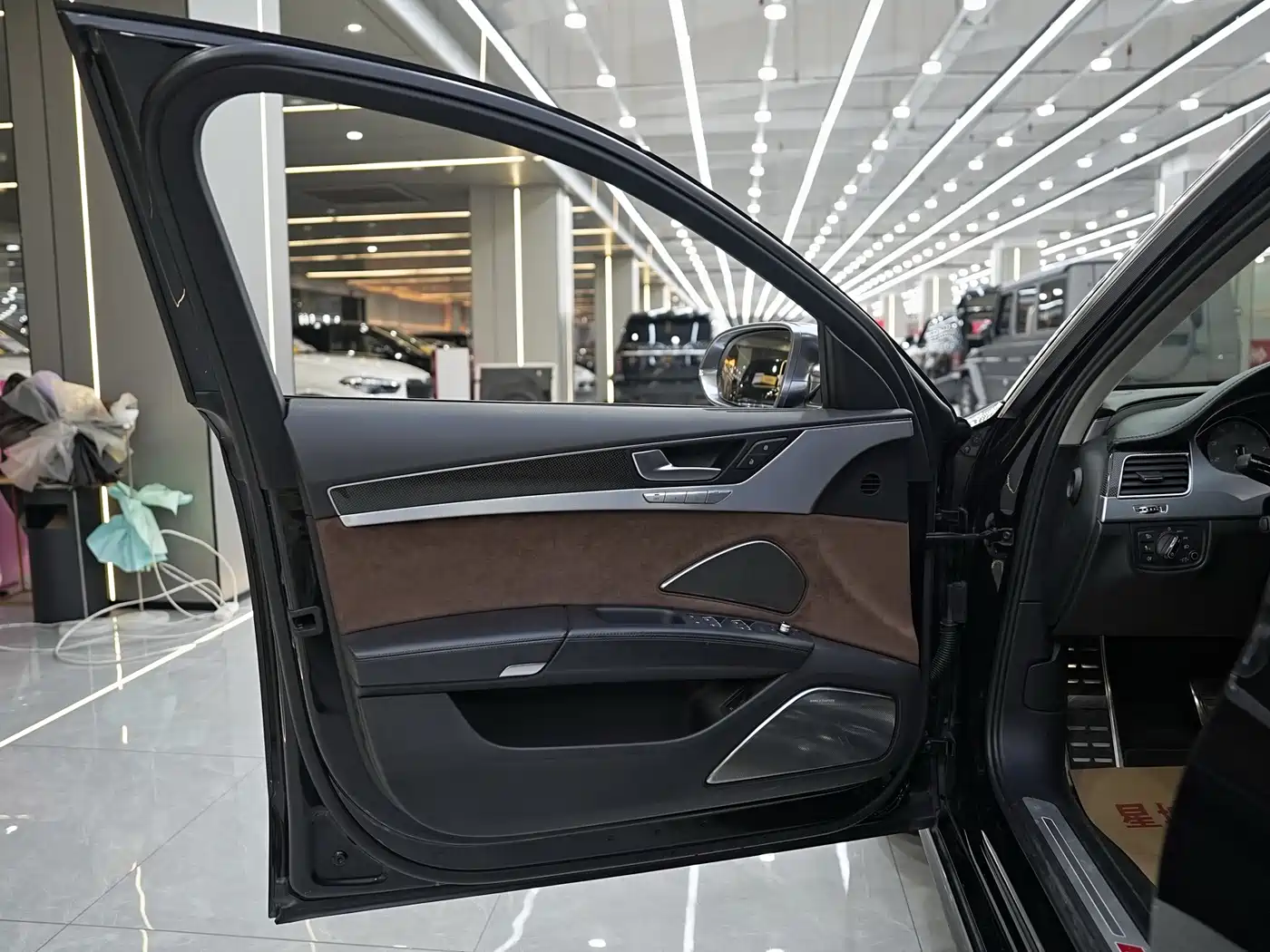 Audi S8 2013 S8 4.0TFSI quattro фото 9