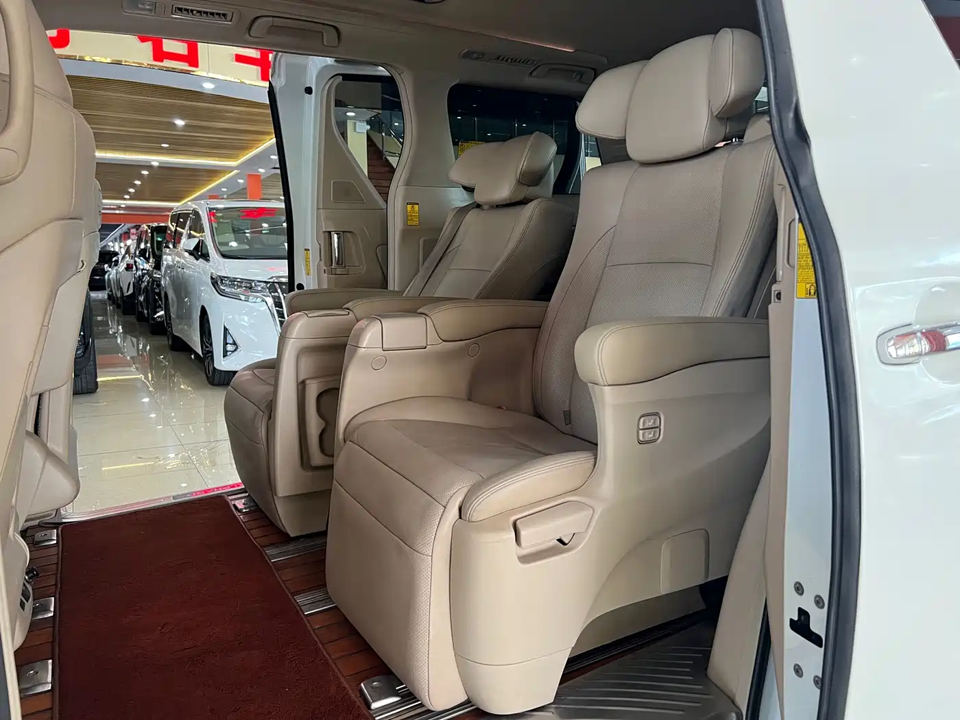 Toyota Alphard 2012 3.5L Luxury Edition фото 13