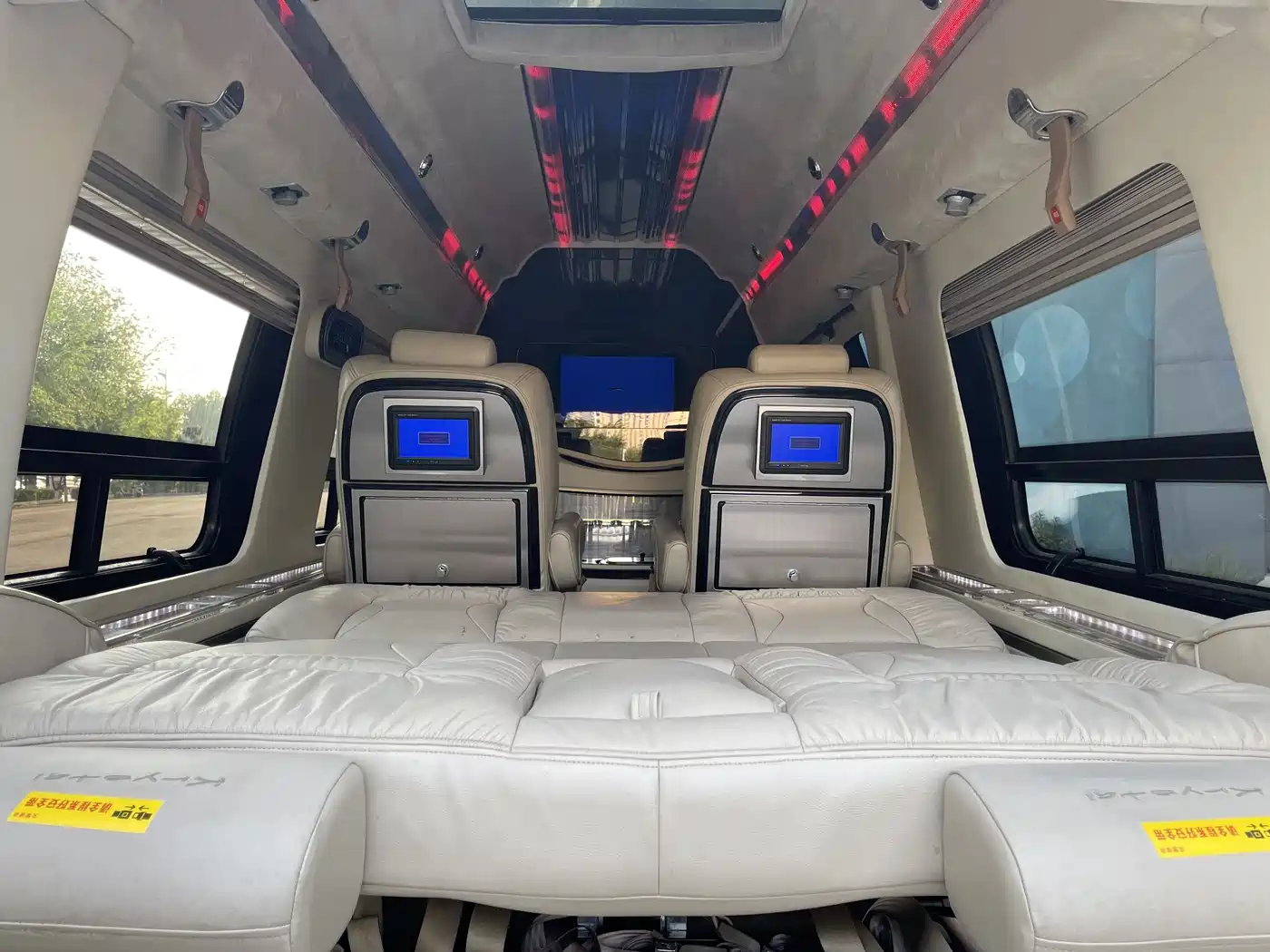 GMC Savana 2013 2011 6.0L Business Star 10-seater