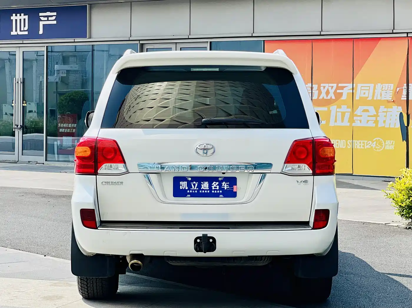 Toyota Land Cruiser (Import) 2015 4.0L V6 Middle East Low Configuration Edition фото 5