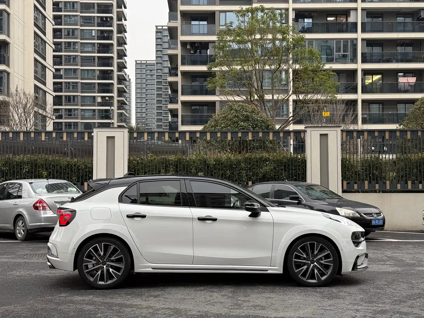 LYNK & CO. 02 HATCHBACK