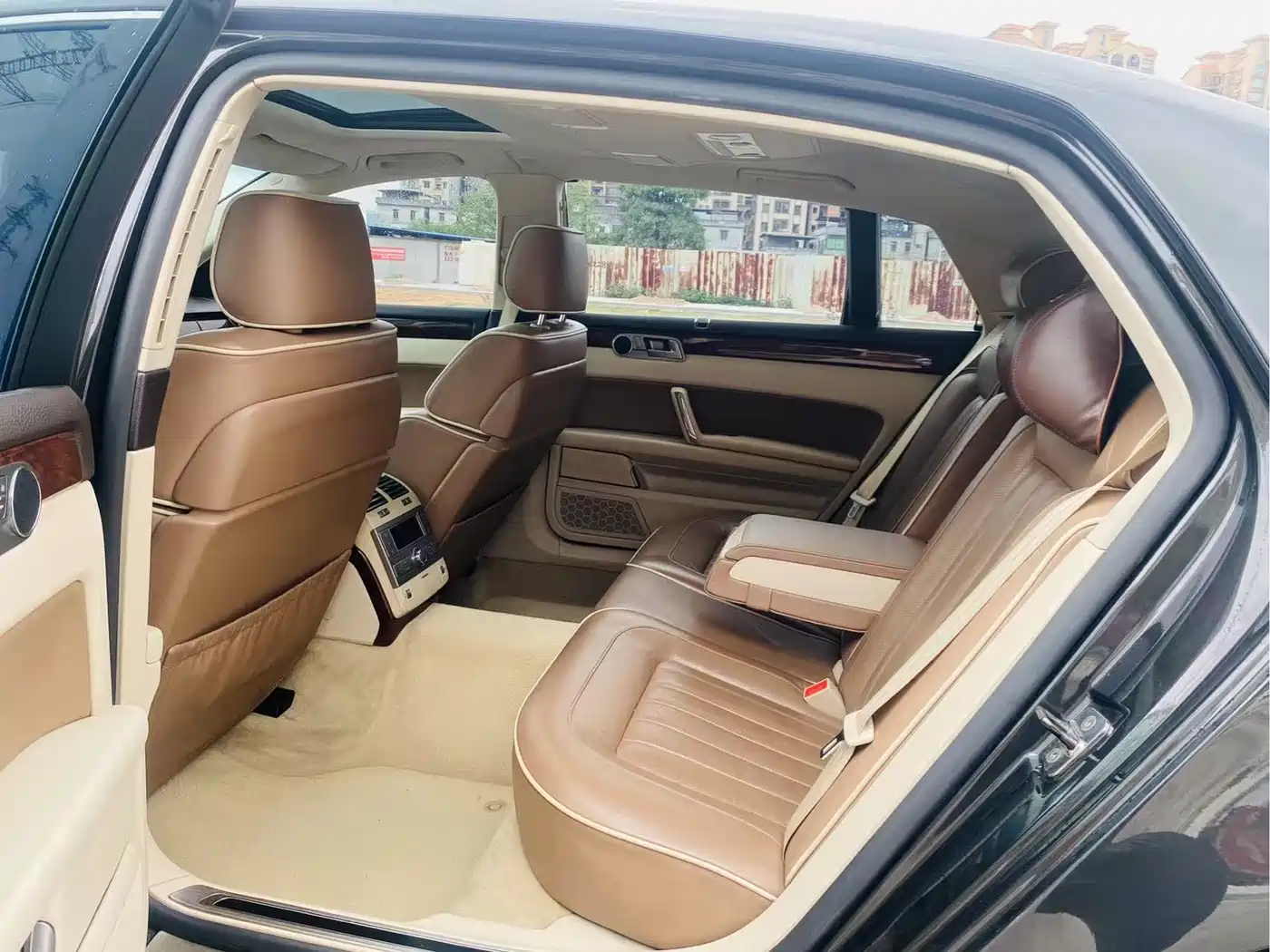 Volkswagen Phaeton 2011 3.6L V6 5-seat Extended Business Edition фото 8