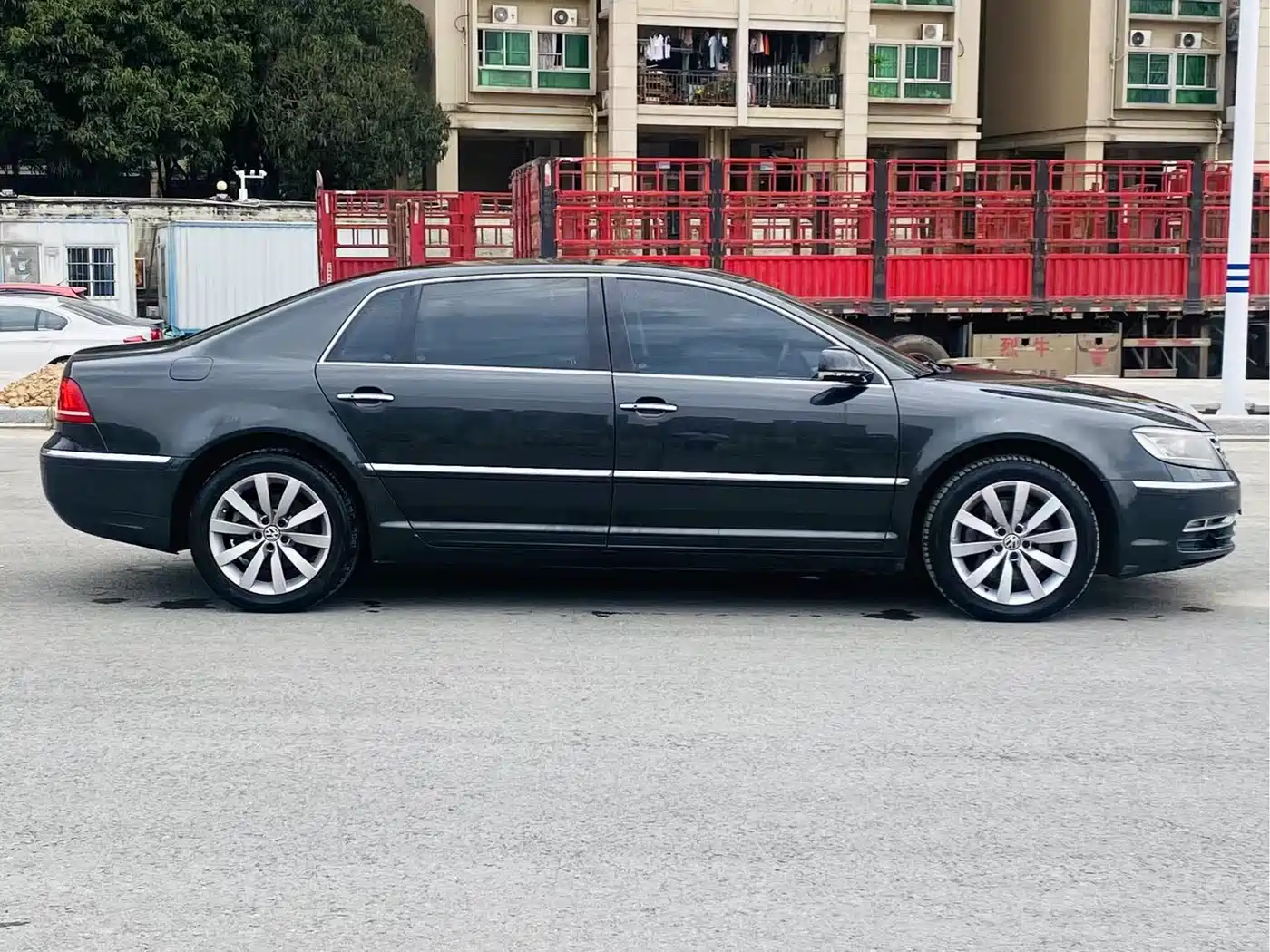 Volkswagen Phaeton 2011 3.6L V6 5-seat Extended Business Edition фото 2