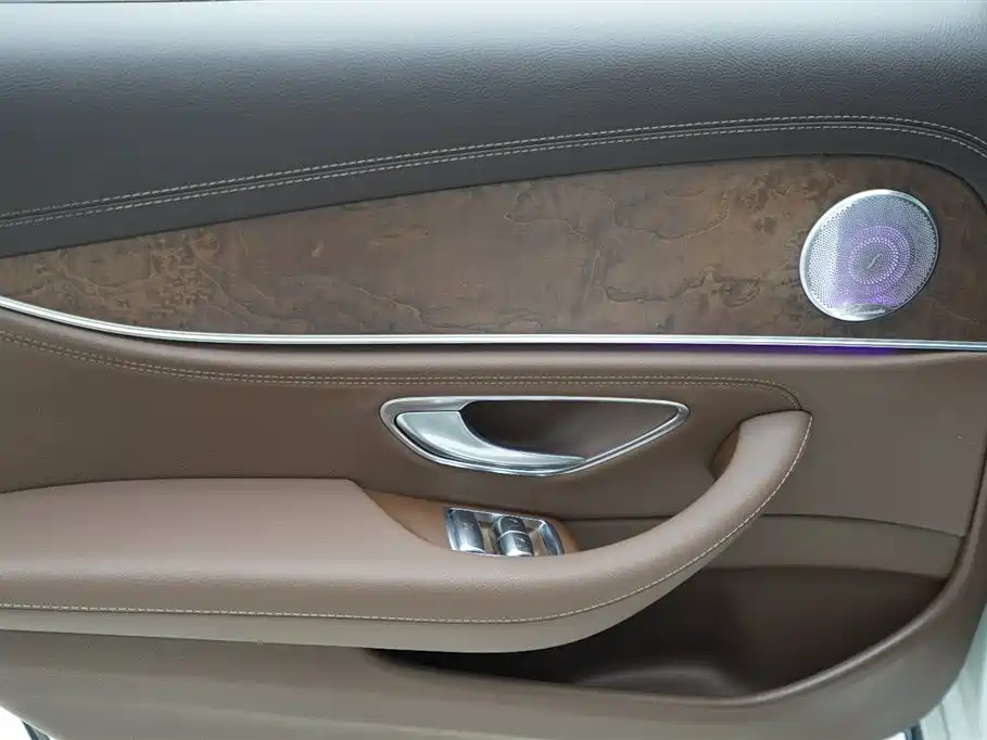 Mercedes-Benz E-Class 2016 E 200 L фото 16