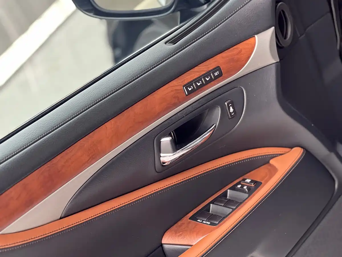 Lexus LS 2013 460L Luxury Edition фото 24