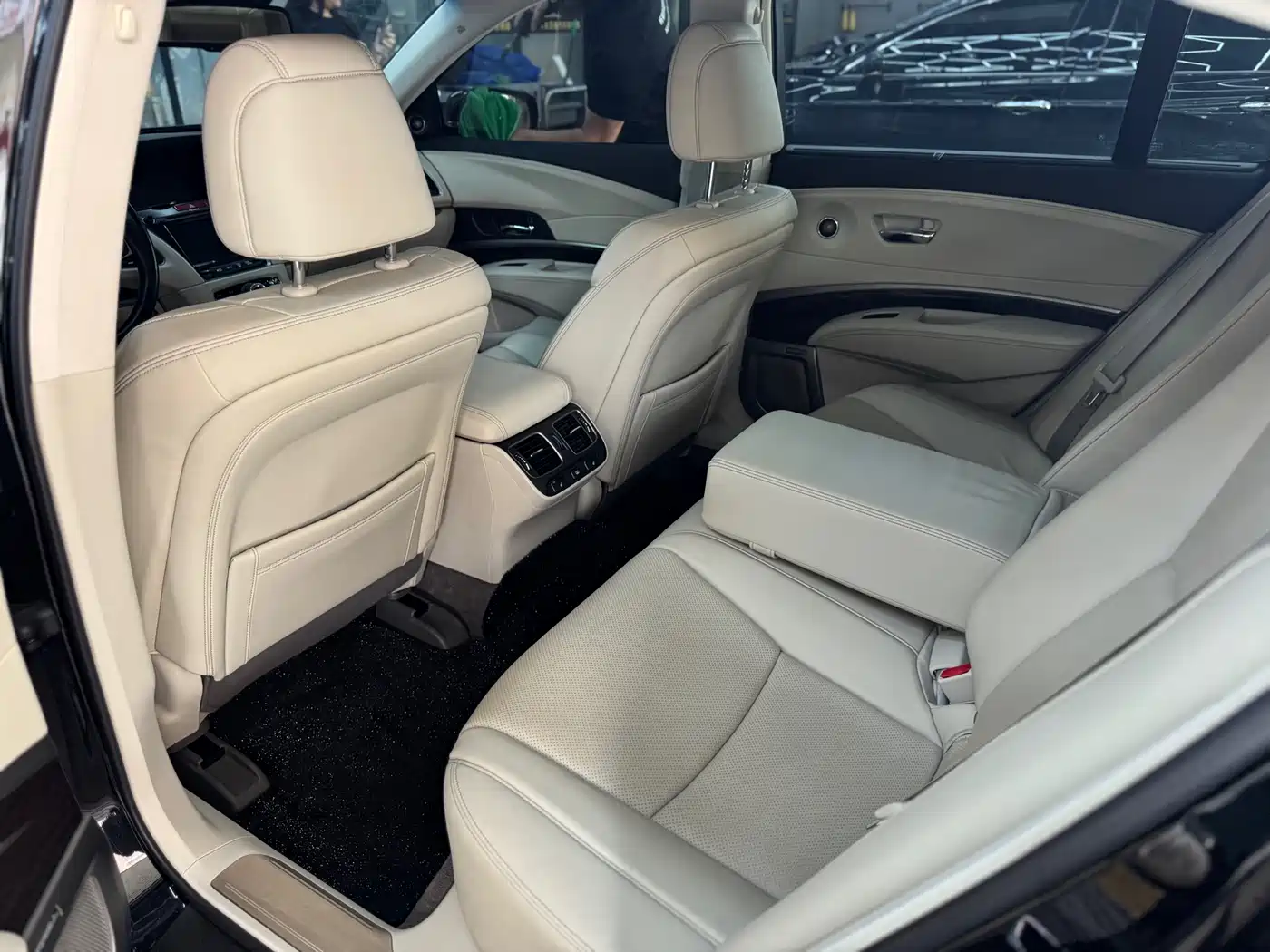 Acura RLX 2013 3.5L PAWS Edition фото 13