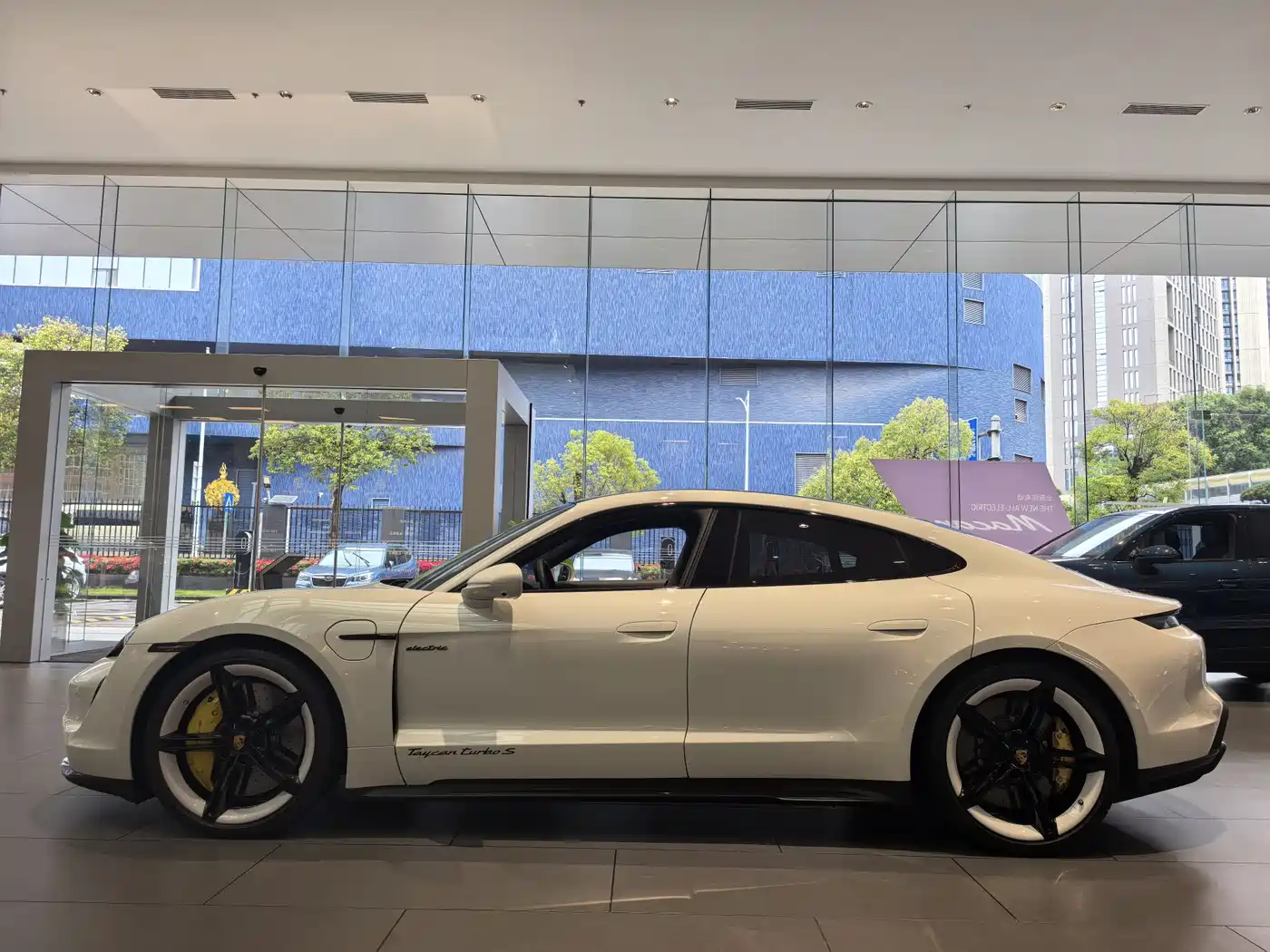 PORSCHE TAYCAN