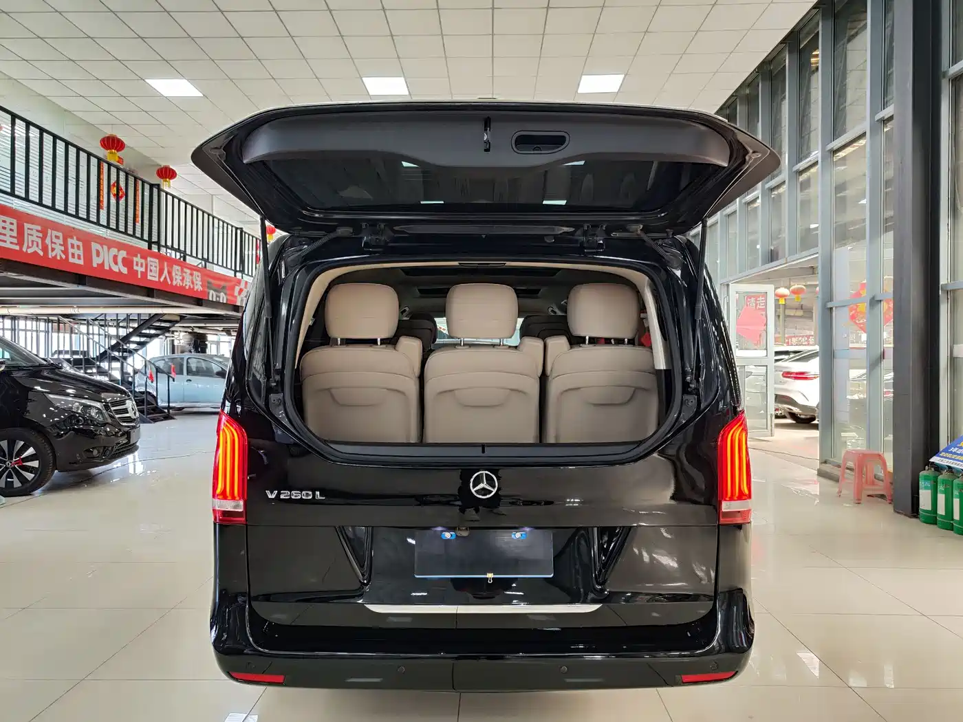 Mercedes-Benz V-Class 2018 V 260 L Premium Long Wheelbase Edition China VI фото 20