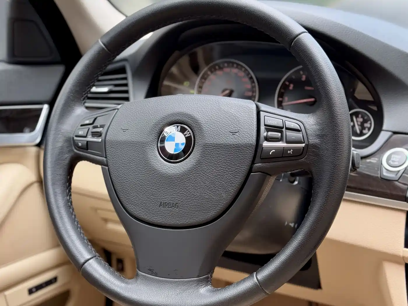BMW 5 Series 2014 530Li Leading фото 12