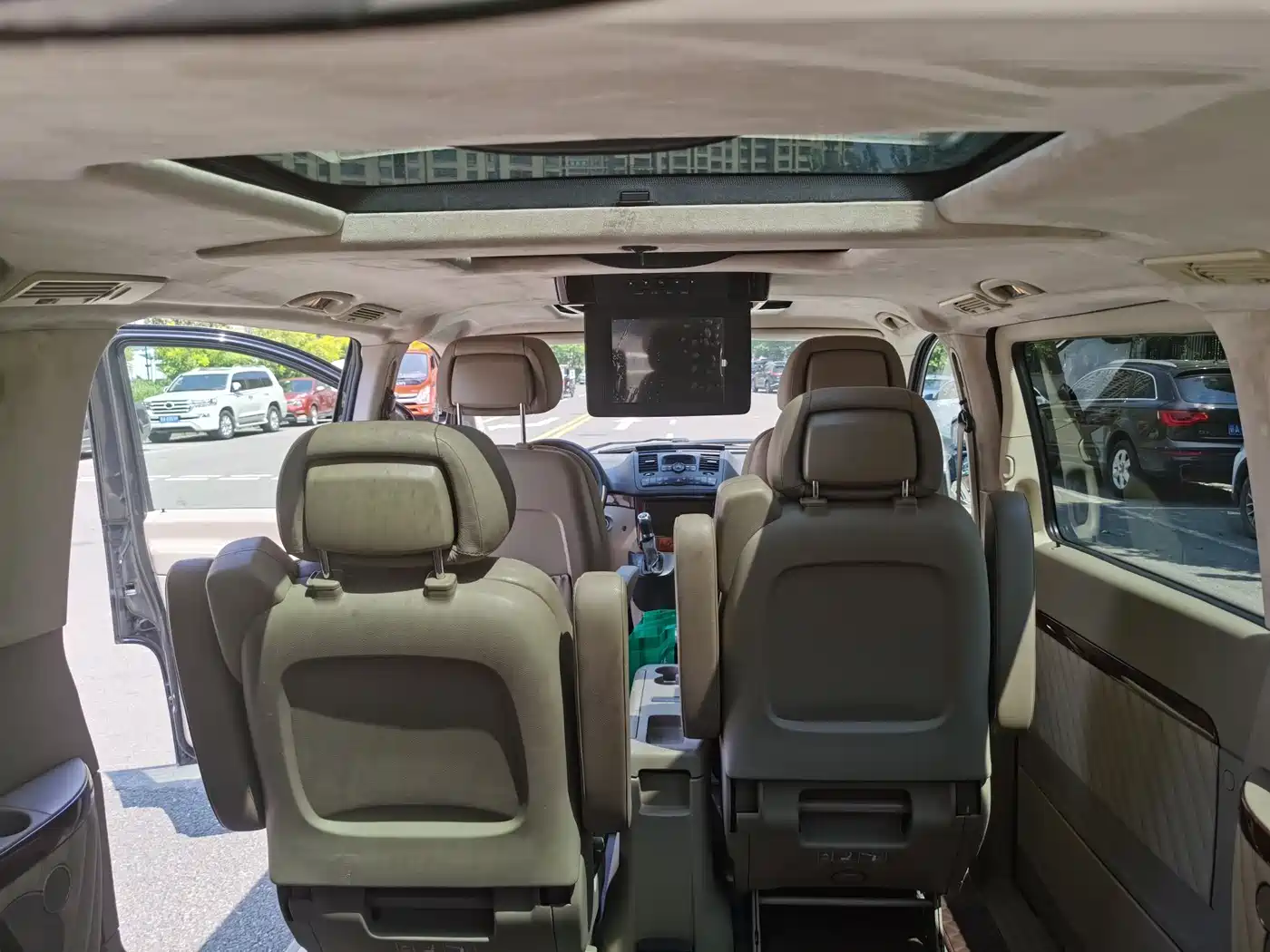 Mercedes-Benz Viano 2013 Model 3.0L Navigation Edition фото 9