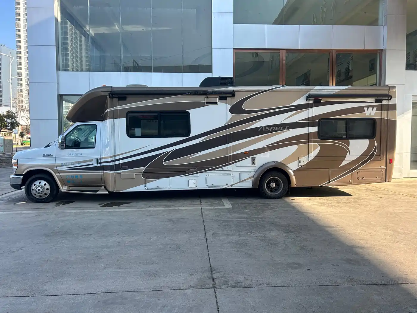 Ford E350 2011 5.4L Platinum Limited Edition фото 2