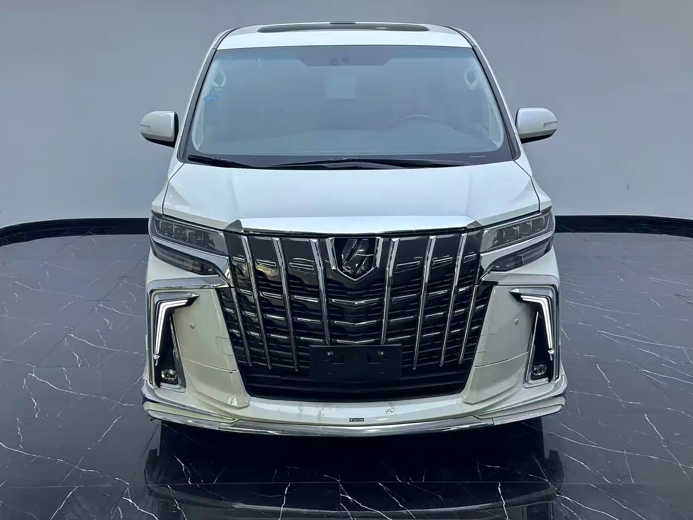 Toyota Alphard 2012 2.4L Luxury Edition фото 2