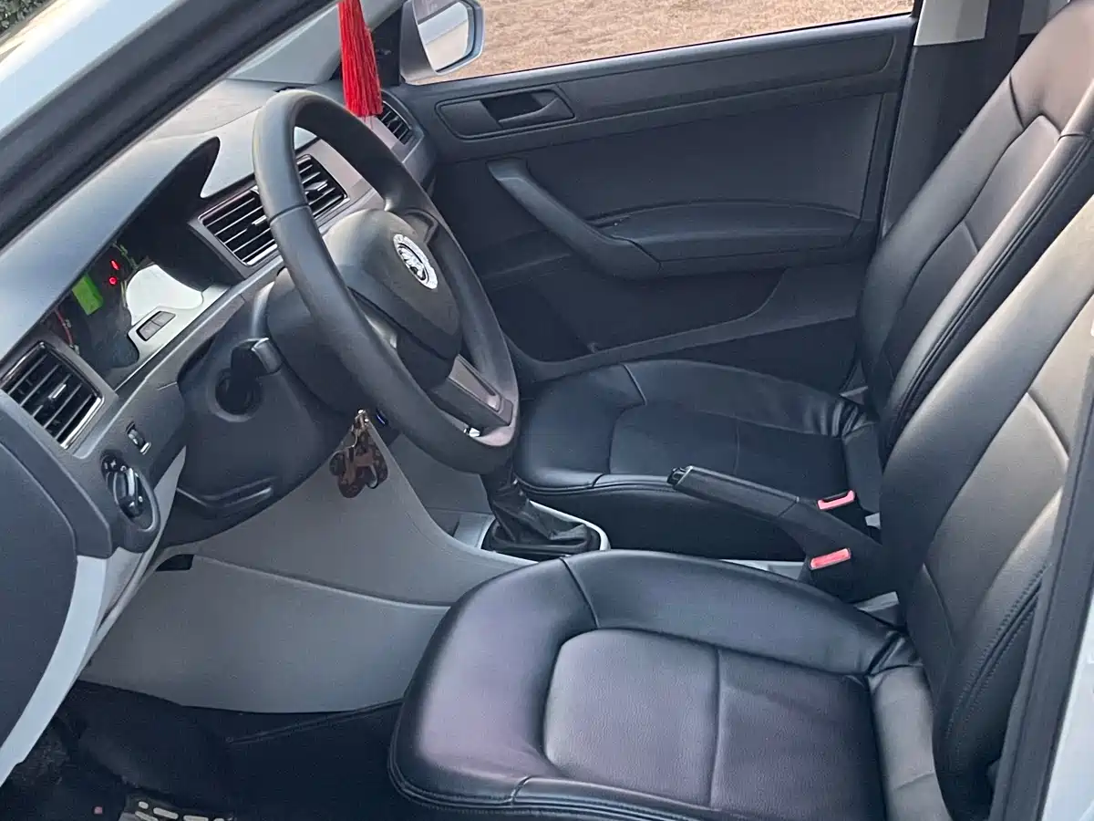 Škoda Rapid 2016 1.6L Automatic Forward Edition фото 8