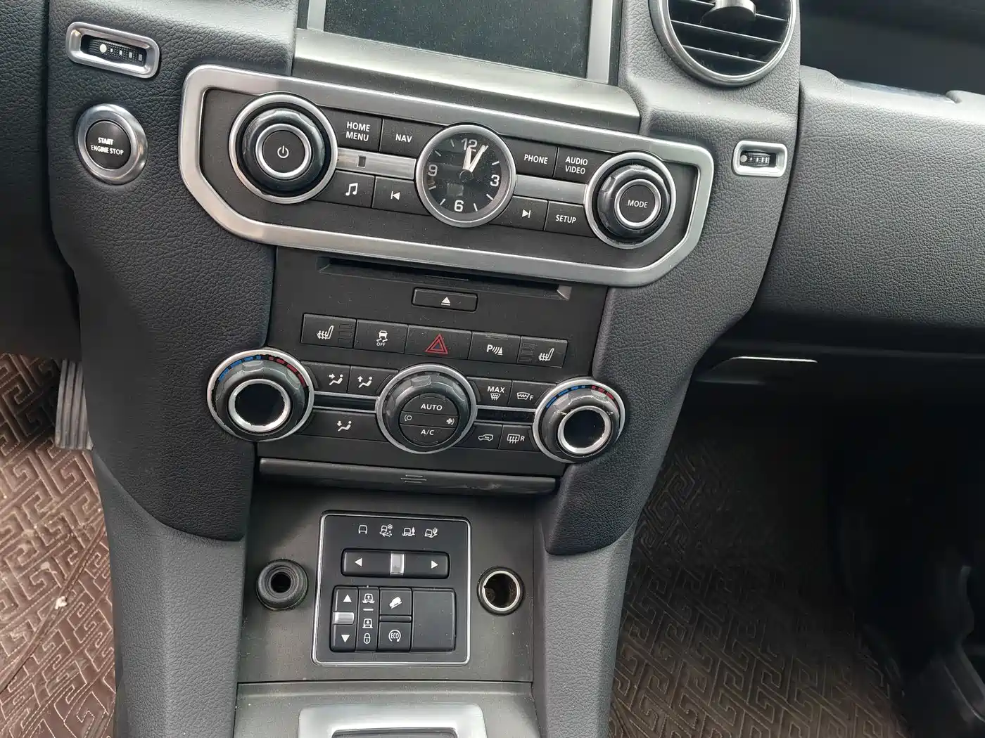 Land Rover Discovery 2015 3.0 SC V6 SE фото 7