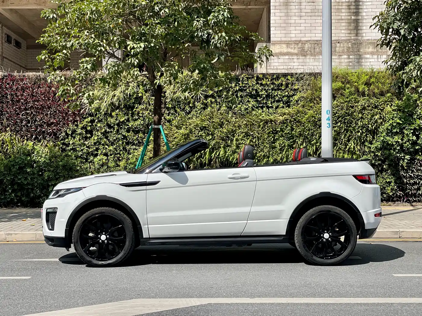Land Rover Range Rover Evoque (Import) 2017 2.0T Convertible фото 11