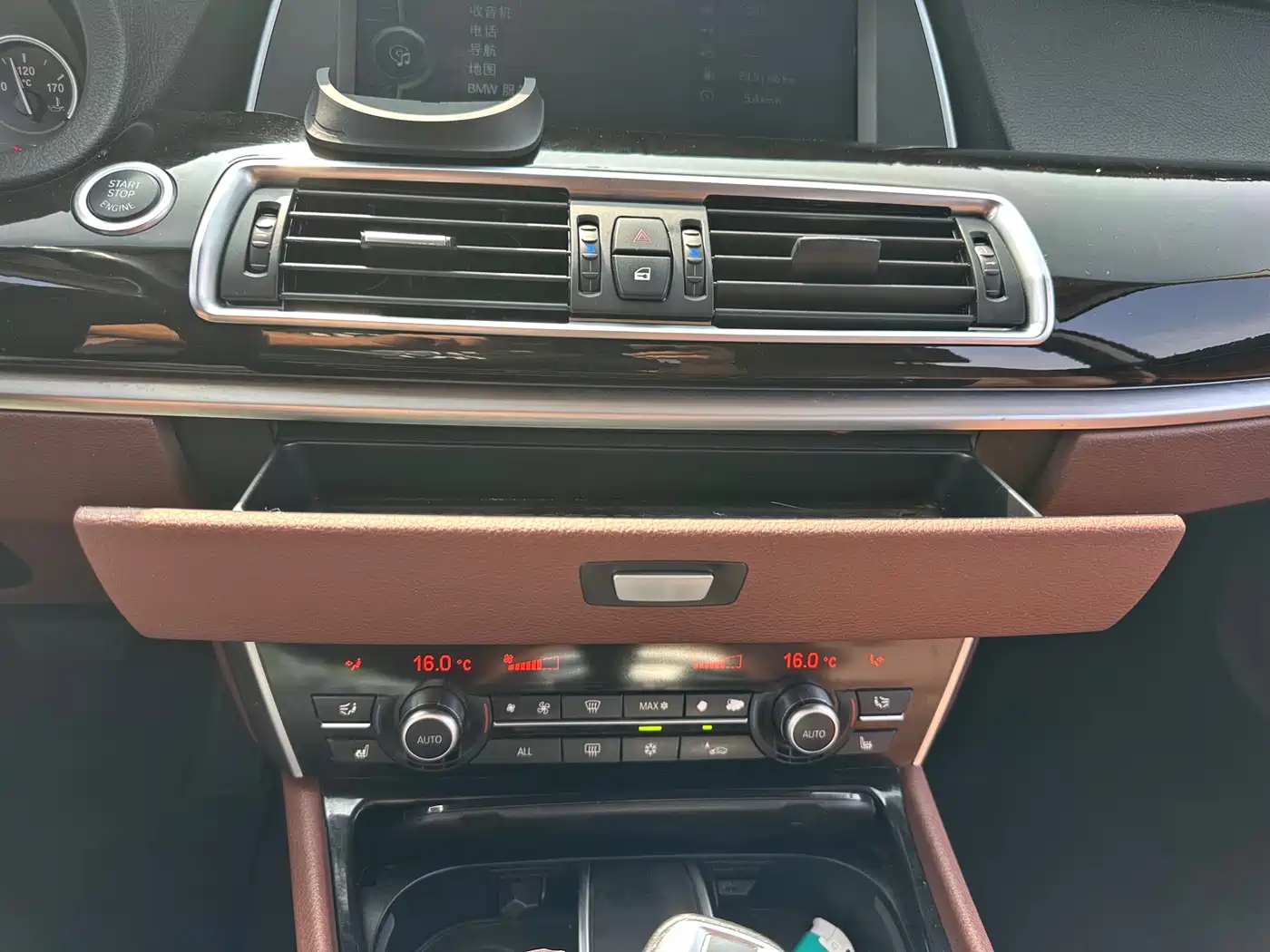 BMW 5 Series GT 2011 535i Elegance фото 24