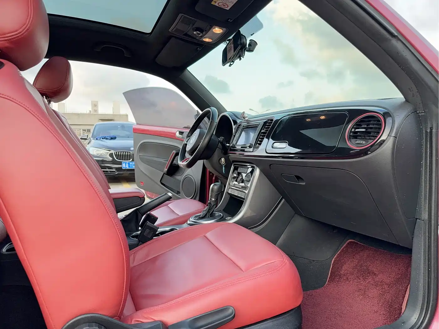 Volkswagen Beetle 2017 180TSI Pink Edition фото 11