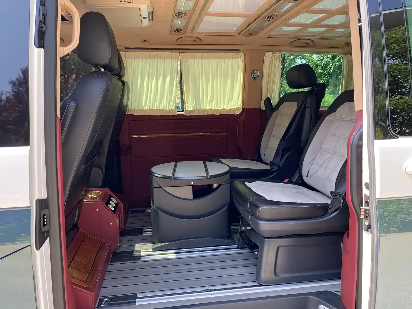 Volkswagen Multivan 2018 2.0TSI 4WD Leisure Edition 7-Seater фото 5