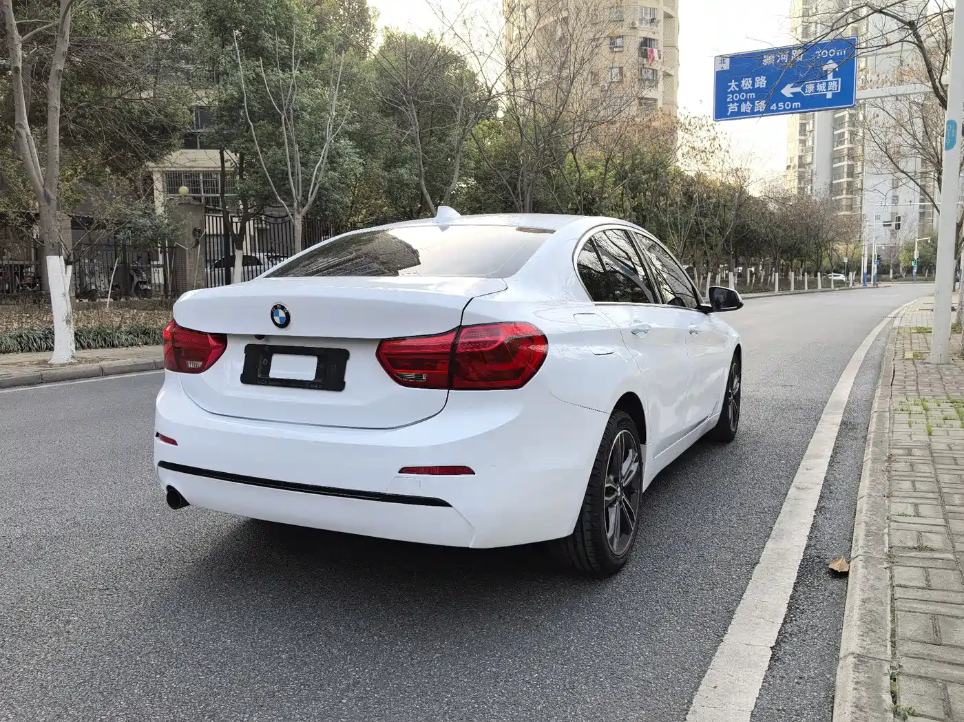 BMW 1 Series 2017 118i Sport фото 5