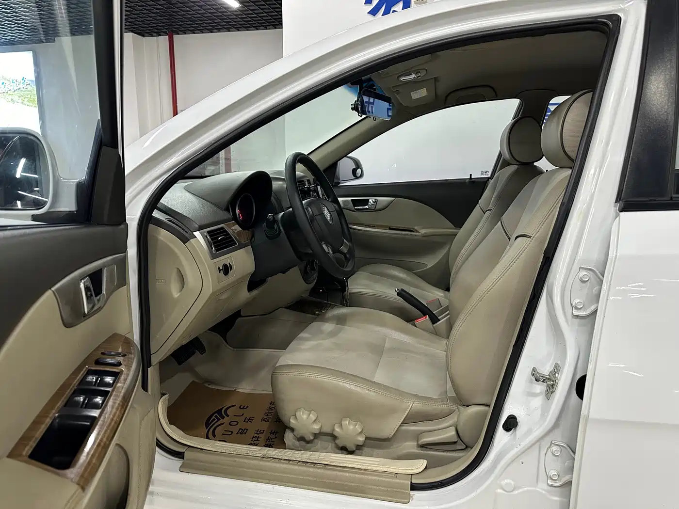 Buick Excelle 2015 1.5L Automatic Classic фото 5