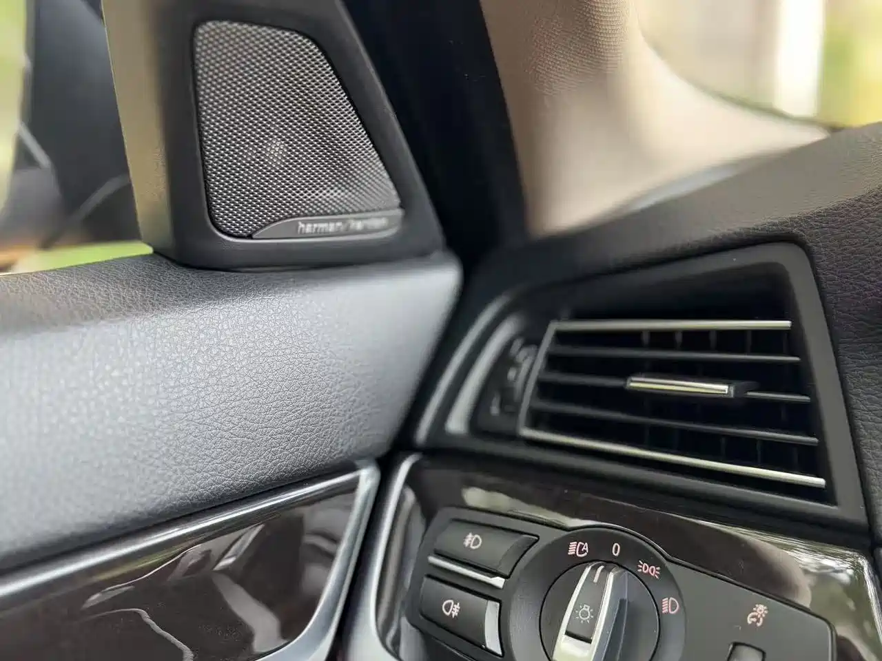 BMW 5 Series 2015 535Li Leading фото 3