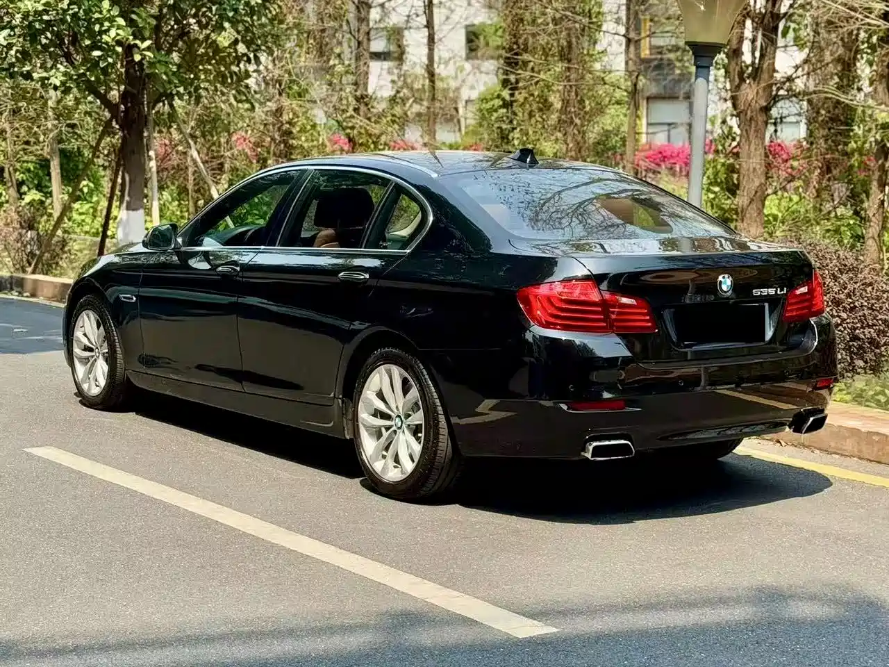 BMW 5 Series 2015 535Li Leading фото 13