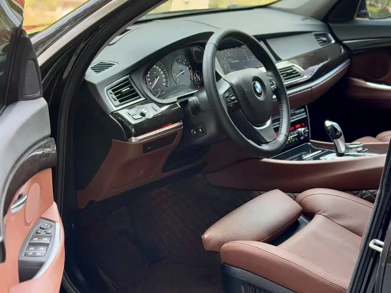 BMW 5 Series GT 2013 535i xDrive Luxury фото 5