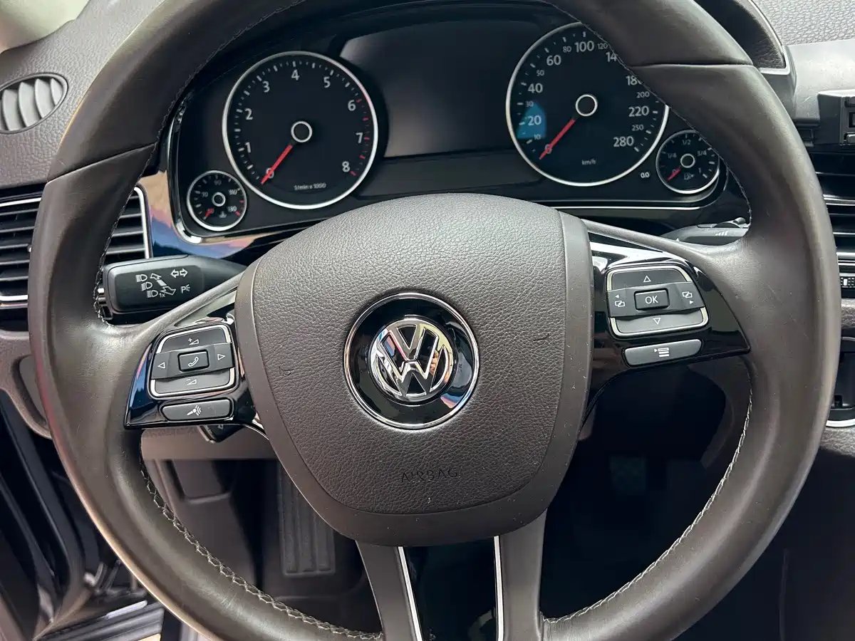 Volkswagen Touareg 2016 2016 3.0TSI Glamour Edition