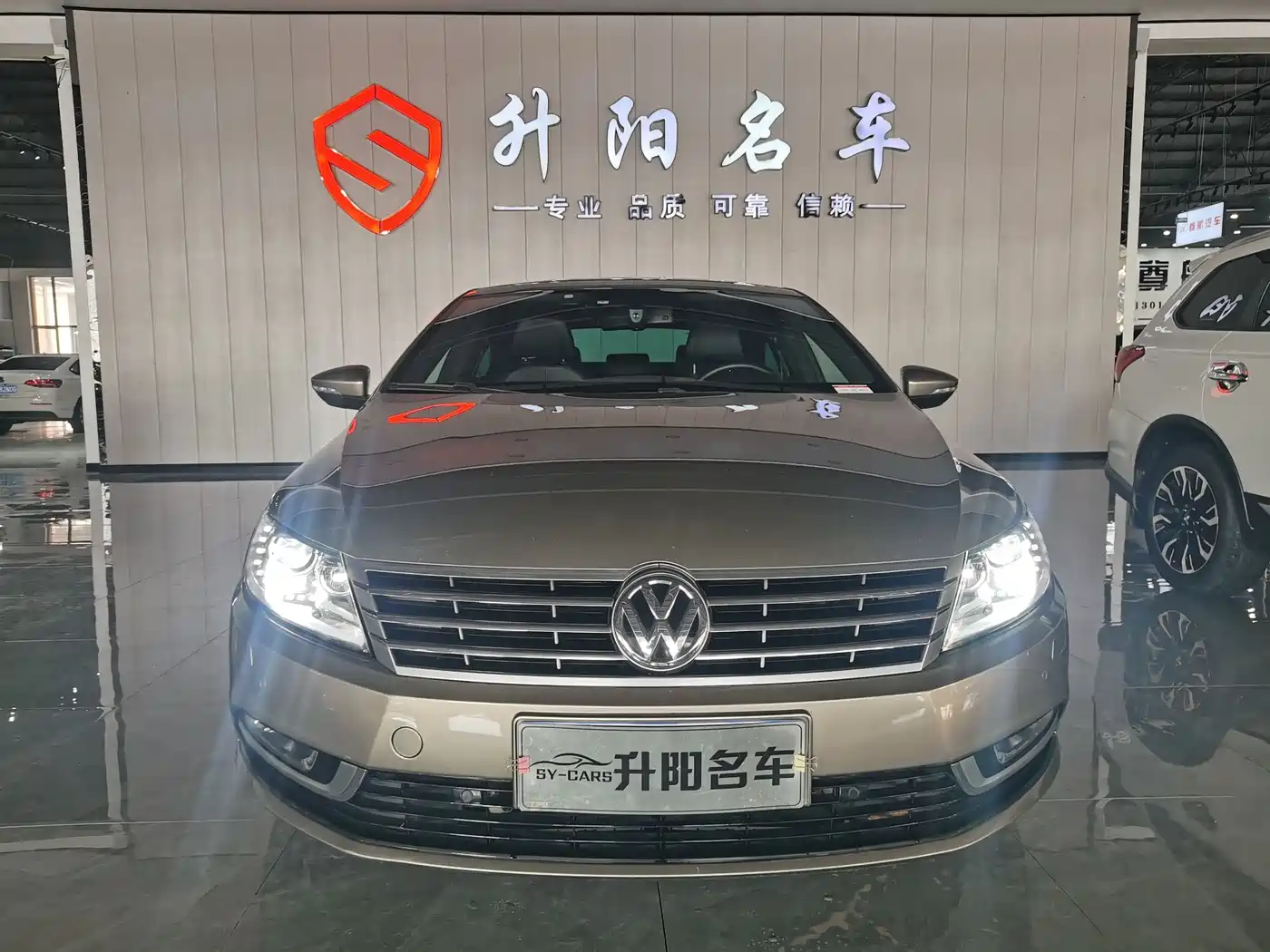Volkswagen FAW-Volkswagen CC 2016 Model 1.8TSI Luxury фото 2