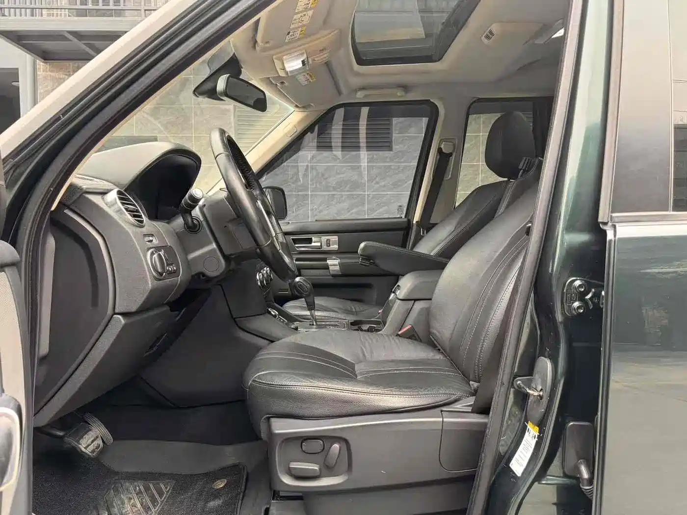 Land Rover Discovery 2011 3.0 SDV6 HSE Diesel фото 3