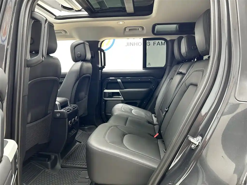 Land Rover Defender 2023 Model 110 3.0T P400 Dark Special Edition фото 14