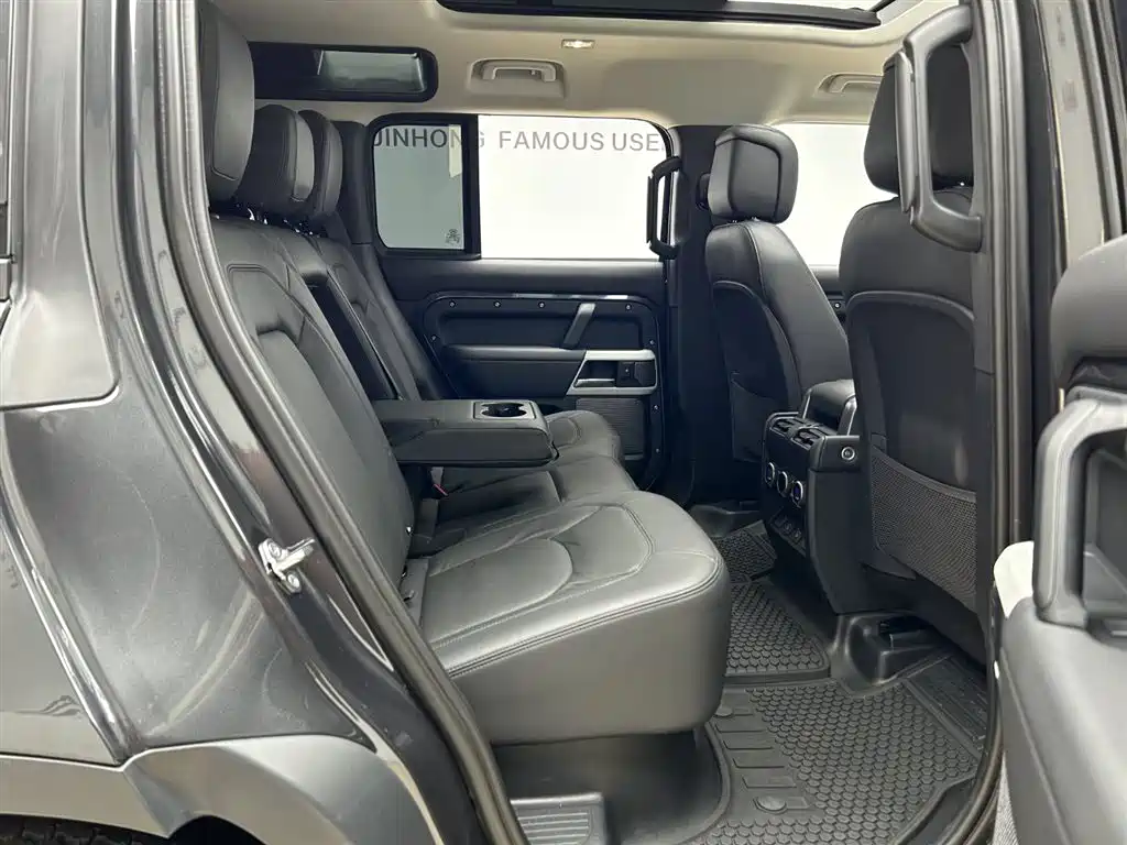 Land Rover Defender 2023 Model 110 3.0T P400 Dark Special Edition фото 21