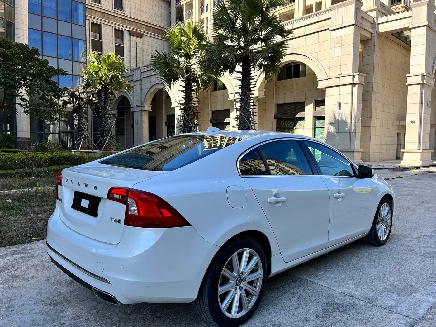 Volvo S60 Plug-in Hybrid 2015 2015 S60L E-Drive Hybrid T6 Intelligent Edition