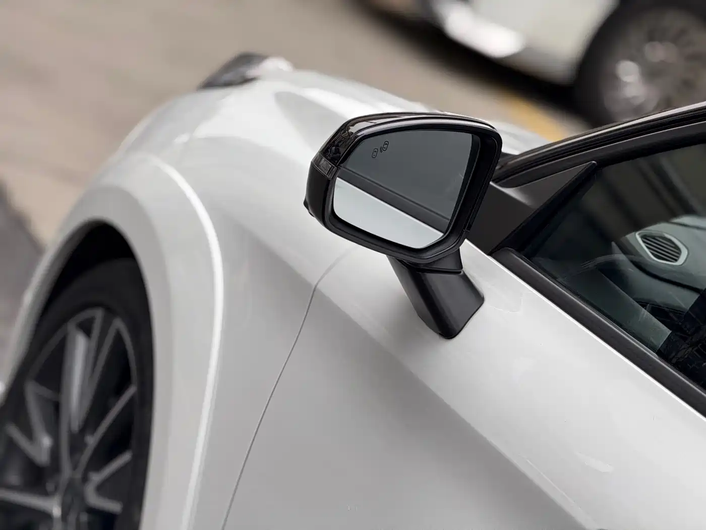 LYNK & CO. 02 HATCHBACK