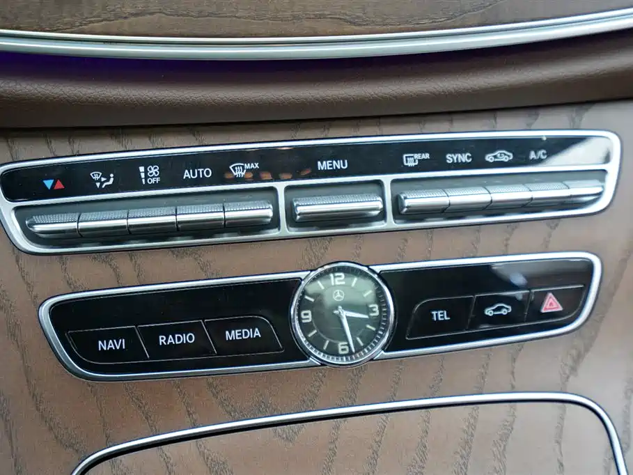 Mercedes-Benz E-Class 2016 E 200 L фото 10