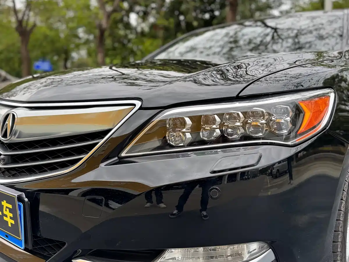 Acura RLX 2013 3.5L PAWS Edition фото 15