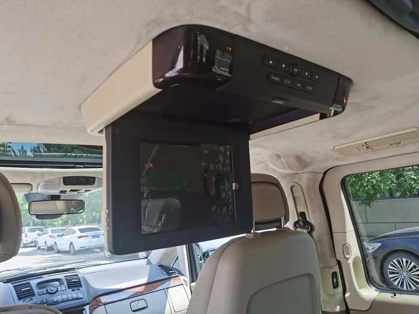 Mercedes-Benz Viano 2013 Model 3.0L Navigation Edition фото 24