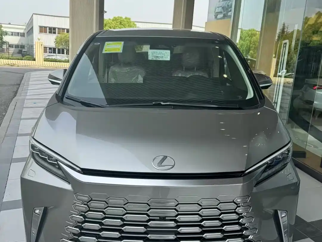 Lexus LM 2023 500h 6-Seater Prestige Edition фото 3