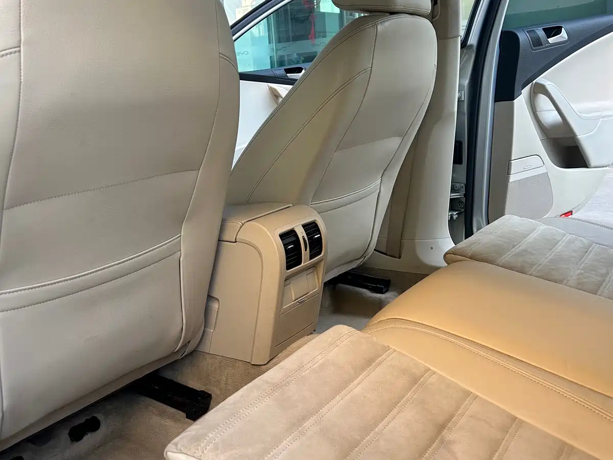 Volkswagen Passat 2011 2.0T Wagon Luxury фото 11