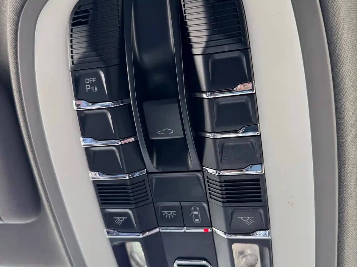 Porsche Panamera 2013 Panamera 4 Platinum Edition 3.6L фото 27